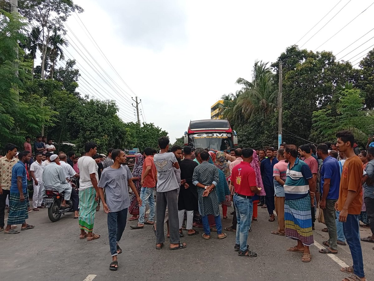 ফরিদপুরের মধুখালী পৌরসভার ঢাকা-খুলনা মহাসড়কের পেঁয়াজবাজার এরাকায় অবরোধ কর্মসূচি পালিত হয়। আজ সোমবার বেলা সোয়া ১১টার দিকে 