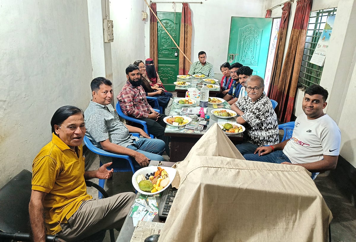 ফরিদপুর বন্ধুসভার উদ্যোগে দেশীয় ফলের উৎসব