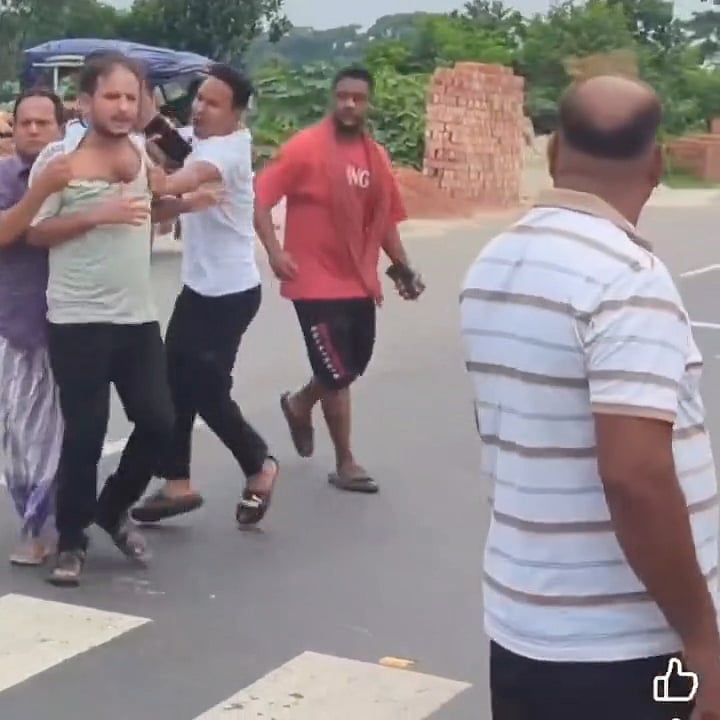 শরীয়তপুর-মুন্সিগঞ্জ থেকে ভাঙ্গায় এসে আওয়ামী লীগের পক্ষে মিছিল, দুই কর্মীকে পিটুনি