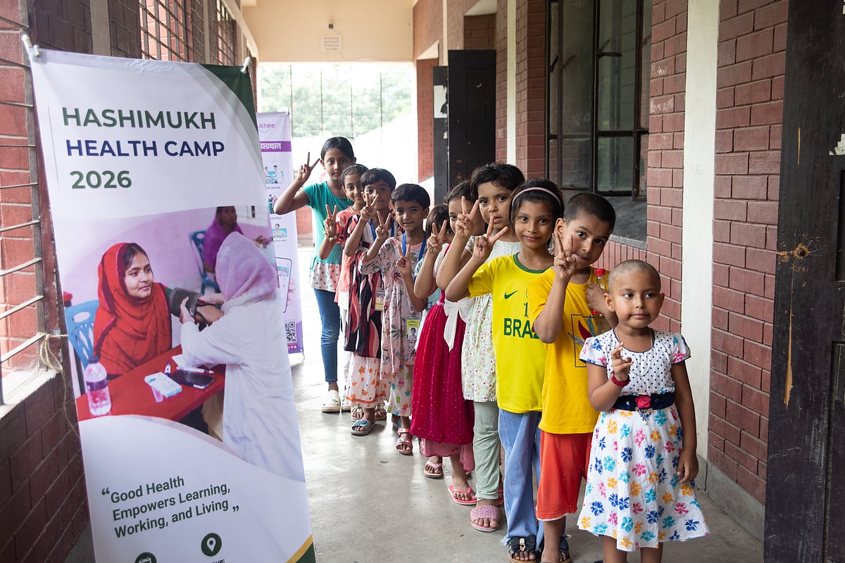 ঢাকায় ৩০০ শিক্ষার্থী, অভিভাবক ও কমিউনিটি সদস্যের জন্য স্বাস্থ্য ক্যাম্প আয়োজন করল হাসিমুখ
