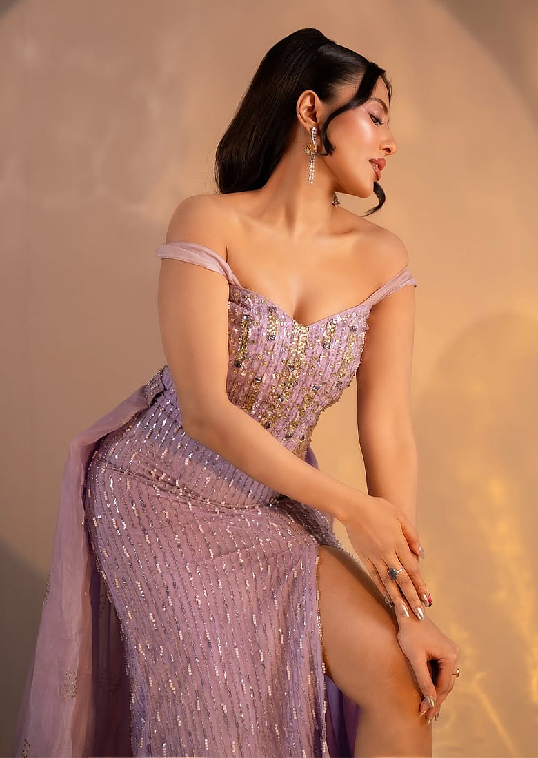 ল্যাভেন্ডার স্লিট গাউনের 'মাশুকা' লুকে লাস্যময়ী সেমন্তী