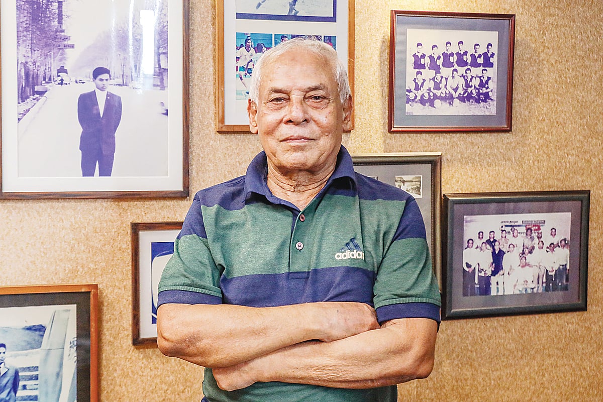 রাইট ব্যাক থেকে যে মানুষ আজীবনের লেফট উইঙ্গার