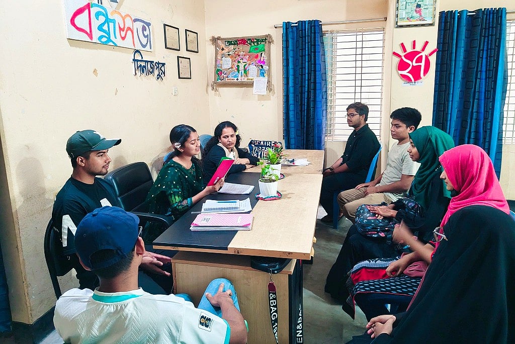 নিয়মিত পাঠচক্র বইয়ের প্রতি আগ্রহ তৈরি করে