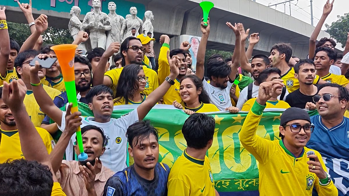 ব্রাজিলের জয়ে উচ্ছ্বাসে মেতে ওঠে ঢাকা বিশ্ববিদ্যালয়ের টিএসসি