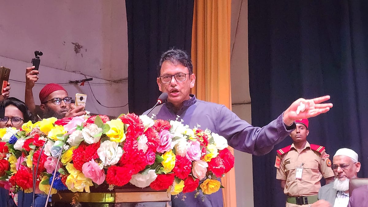 বরিশাল শিল্পকলা একাডেমিতে অনুষ্ঠিত এক মতবিনিময় সভায় প্রধান অতিথির বক্তব্য দেন শিক্ষামন্ত্রী আ ন ম এহছানুল হক মিলন। আজ বৃহস্পতিবার দুপুরে