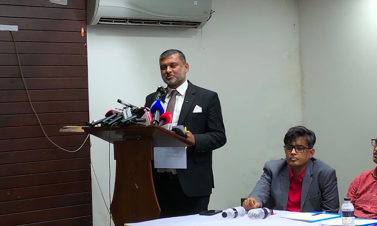 জাতীয় প্রেসক্লাবে আয়োজিত এক আলোচনায় বক্তব্য দেন সুপ্রিম কোর্টের জ্যেষ্ঠ আইনজীবী শিশির মনির। ২৫ জুন, ২০২৬