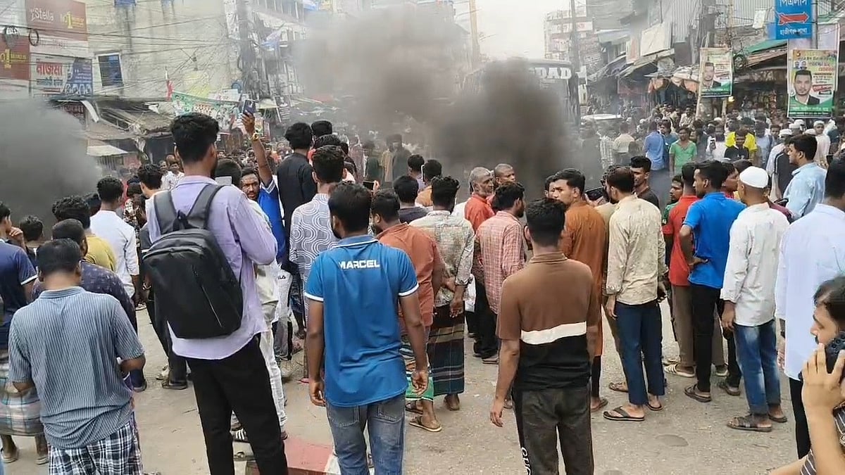 কমিটি বাতিলের দাবিতে ছাত্রদলের একাংশ মহাসড়ক অবরোধ করে। আজ বৃহস্পতিবার দুপুরে চাঁদপুর–কুমিল্লা আঞ্চলিক মহাসড়কের হাজীগঞ্জ বাজারে