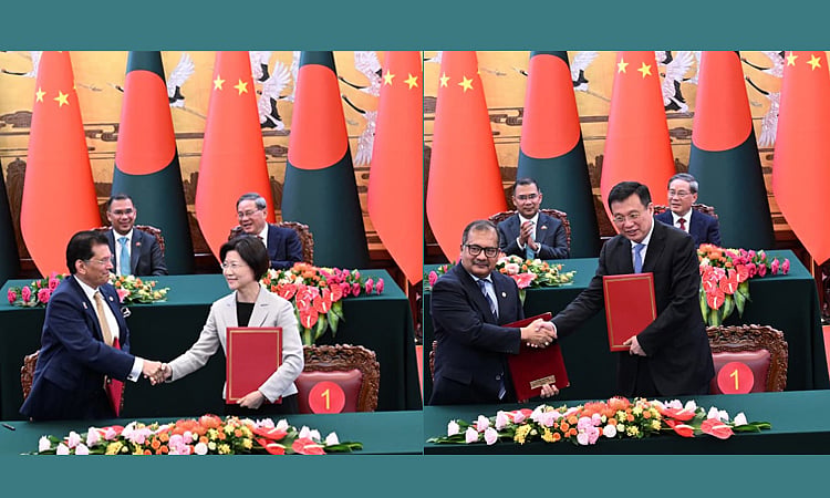 বেইজিংয়ের গ্রেট হল অব দ্য পিপলে বৃহস্পতিবার বাংলাদেশ ও চীনের মধ্যে ১৩টি সমঝোতা স্মারক সই হয়েছে। প্রধানমন্ত্রী তারেক রহমান ও চীনা প্রধানমন্ত্রী লি কিয়াংয়ের উপস্থিতিতে চুক্তি সই শেষে নথিপত্র বিনিময় করছেন দুই দেশের সংশ্লিষ্ট মন্ত্রী ও ঊর্ধ্বতন কর্মকর্তারা। ২৫ জুন ২০২৬