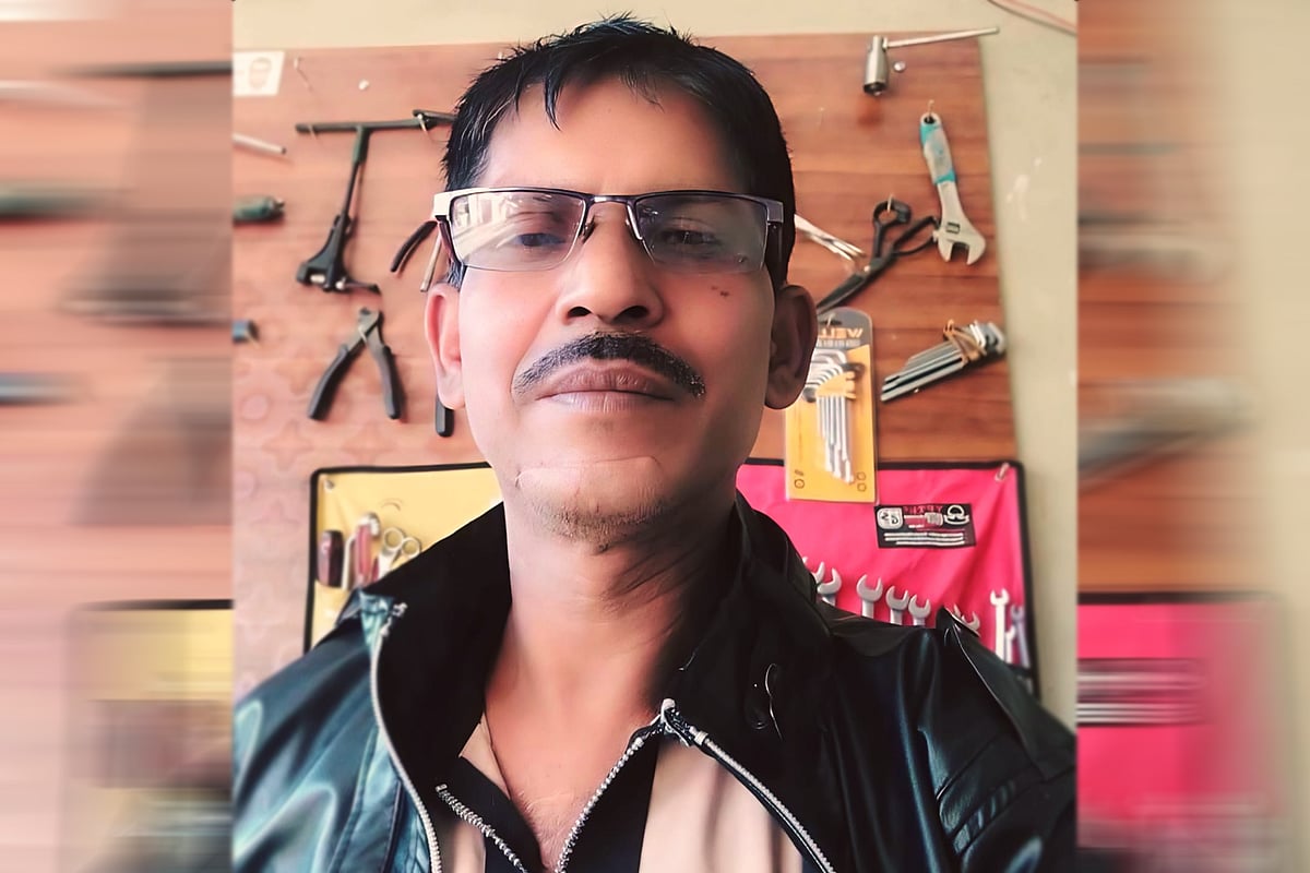 মহাসড়ক পার হতে গিয়ে কাভার্ড ভ্যানের চাপায় প্রাণ গেল গ্যারেজমালিকের