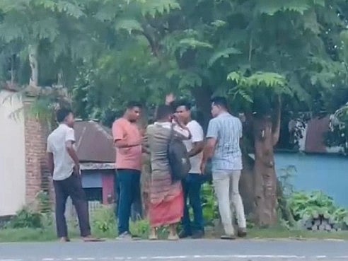 ফরিদপুরে ‘ডিবির হেফাজতে’ ছাত্রলীগ কর্মী ইশতিয়াকের আটকের মুহূর্তের ভিডিও ফুটেজ ছড়িয়েছে ফেসবুকে