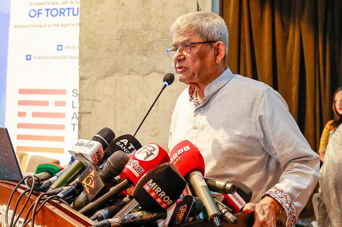 স্থানীয় সরকার, পল্লী উন্নয়ন ও সমবায়মন্ত্রী মির্জা ফখরুল ইসলাম আলমগীর। আজ শুক্রবার দুপুরে রাজধানীর কৃষিবিদ ইনস্টিটিউশন বাংলাদেশ (কেআইবি) মিলনায়তনে