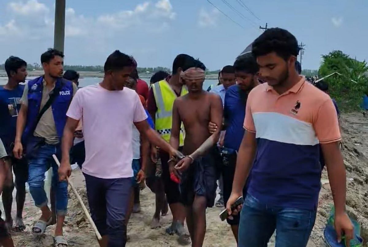সুন্দরবনের অভিযানে গুলিবিদ্ধ হওয়ার পর কয়রার বাবুরাবাদ এলাকা থেকে ইসরাফিল হাওলাদারকে গ্রেপ্তার করে পুলিশ। গতকাল শুক্রবার দুপুরে তোলা
