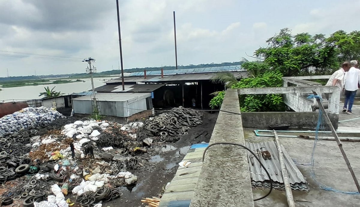 বরিশালের সুগন্ধা নদীর তীরে পাইরোলাইসিস কারখানা, ৭ দিনের মধ্যে বন্ধে বেলার আইনি নোটিশ
