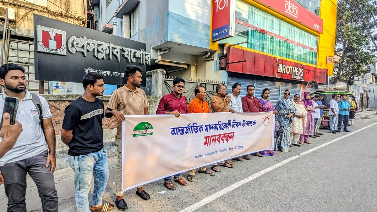 সন্তান কোথায় যাচ্ছে, কী করছে এ সম্পর্কে সচেতন হতে হবে