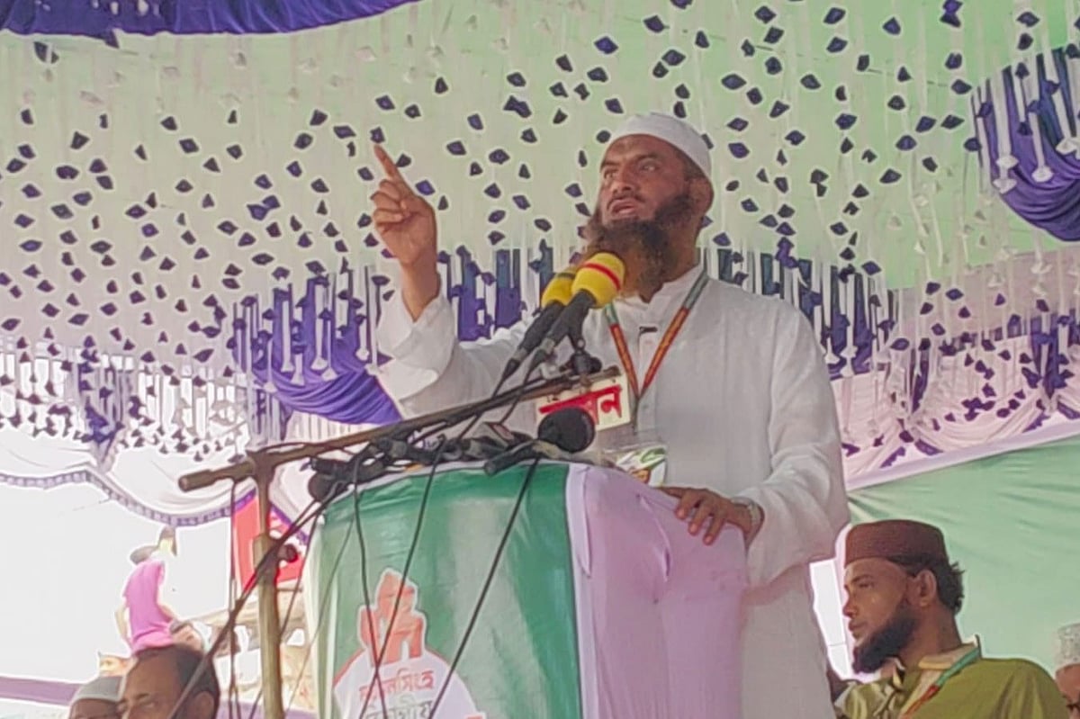 বিভাগীয় সমাবেশে প্রধান অতিথির বক্তব্য দেন বাংলাদেশ খেলাফত মজলিসের আমির মামুনুল হক। আজ শনিবার বিকেলে ময়মনসিংহ নগরের রেলওয়ে কৃষ্ণচূড়া চত্বরে