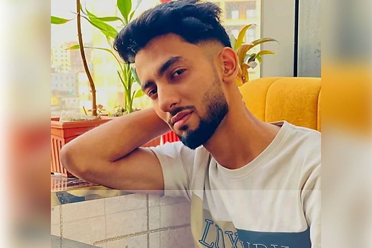 কক্সবাজার সৈকতে গোসলে নেমে পর্যটক নিখোঁজ