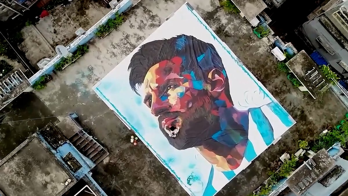 মেসির ৩০ ফুট লম্বা ছবি এঁকে এক শিল্পীর শ্রদ্ধা