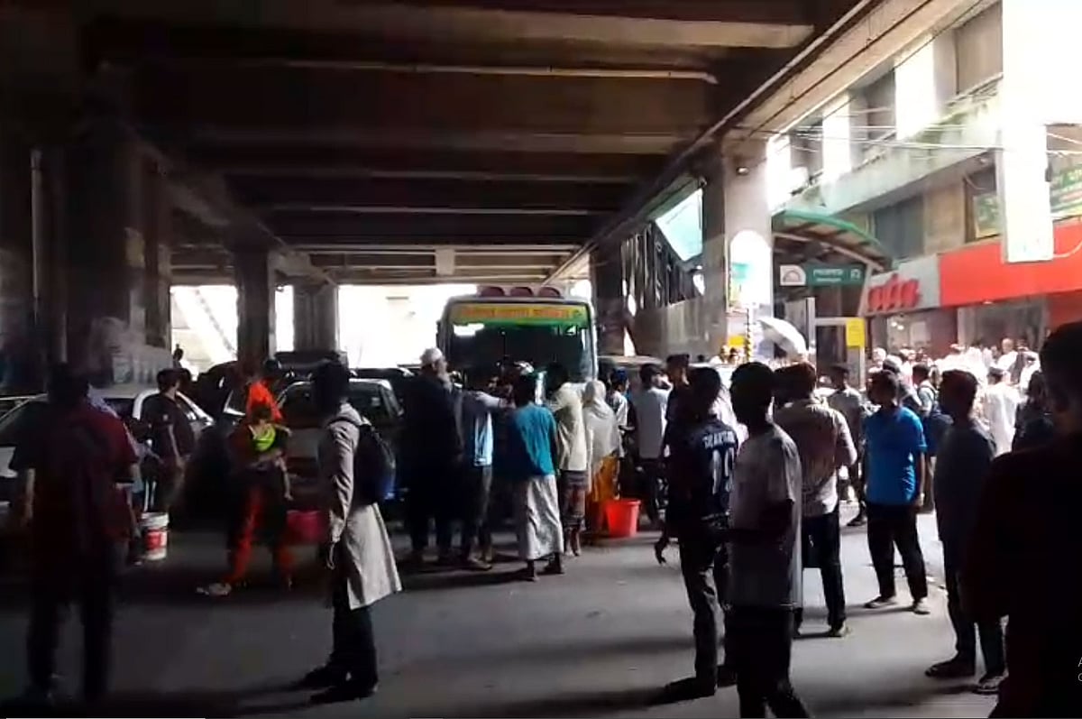 পানির সংকটে ক্ষুব্ধ হয়ে শেওড়াপাড়ার শতাধিক বাসিন্দা মেট্রো স্টেশন সংলগ্ন  মূল সড়ক বালতি ও বোতল নিয়ে  অবরোধ করেন। ২৮ জুন