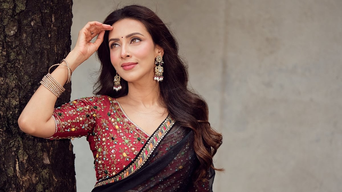 শাড়িতে মিম, রইল ৮টি ছবি