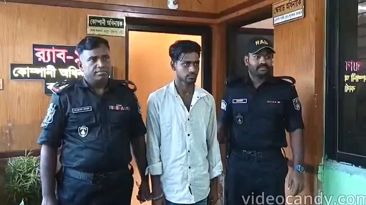 গ্রেপ্তার ফয়সাল শেখ। আজ রোববার বেলা ১১টার দিকে র‍্যাব–১০–এর ফরিদপুর কার্যালয়ে