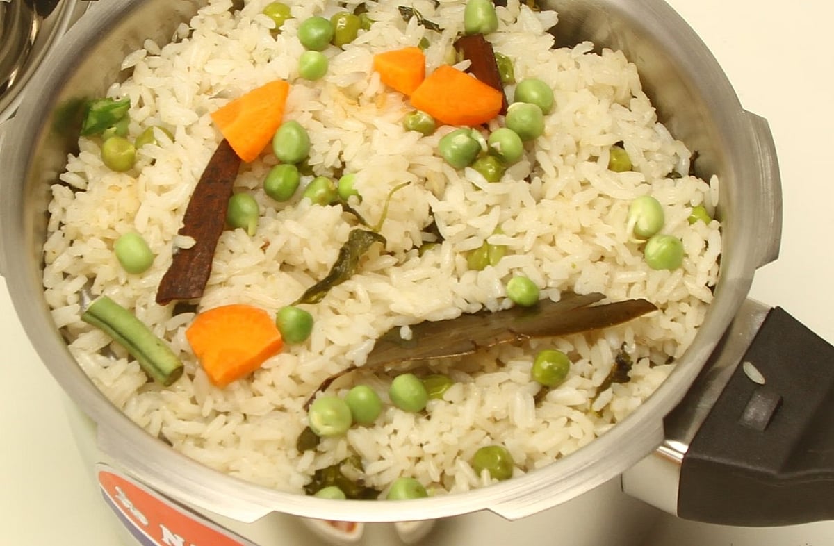 প্রেশার কুকার তেজপাতা