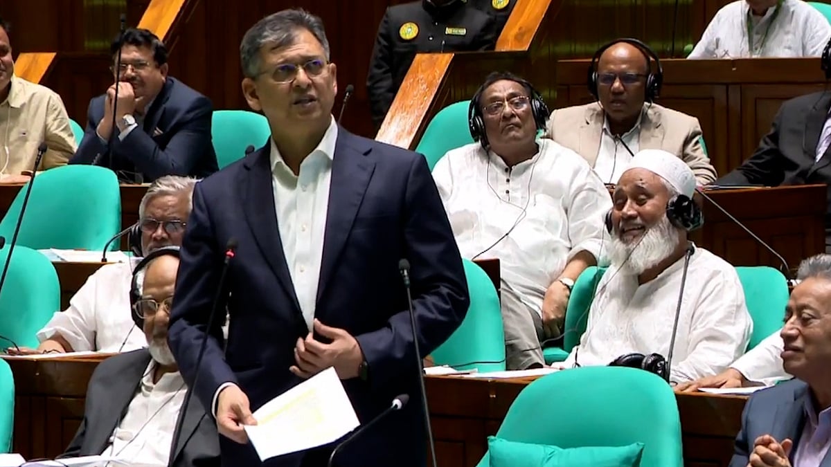 জামায়াতের অতীত ইতিহাস সংসদে তুলে ধরলেন স্বরাষ্ট্রমন্ত্রী