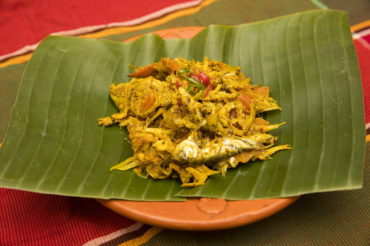 শর্ষে তেলে ছোট মাছ চচ্চড়ি