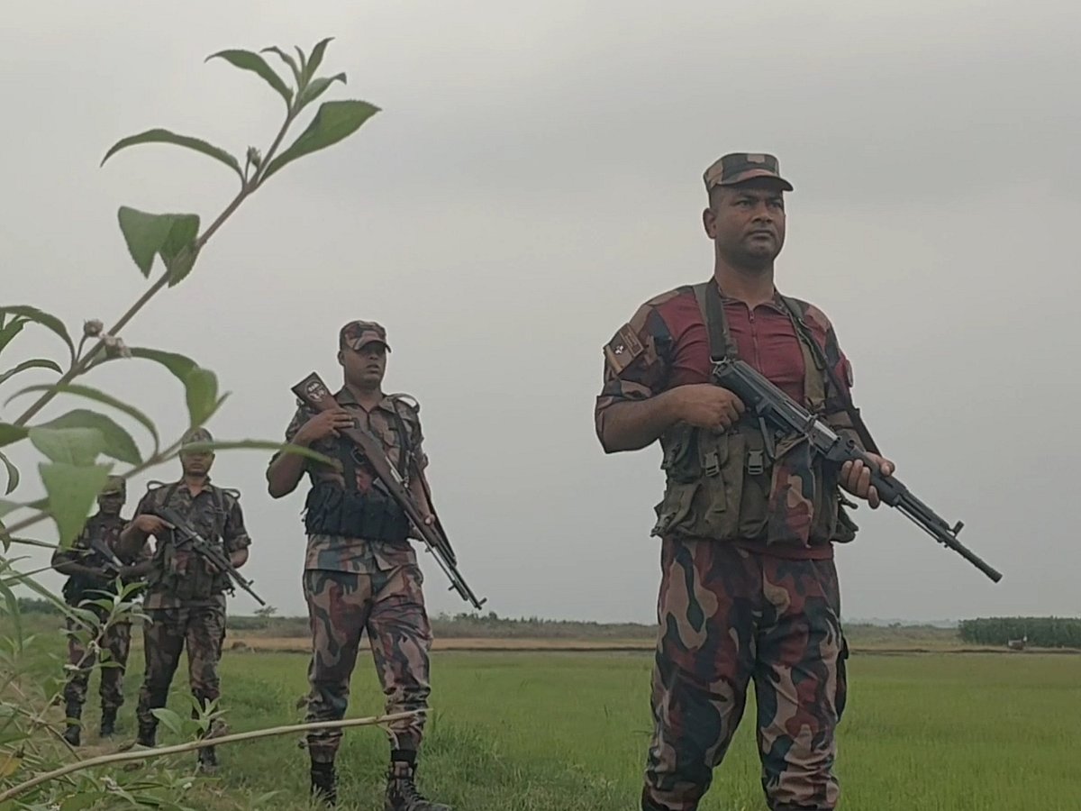 মেহেরপুরের মুজিবনগর উপজেলার সীমান্ত এলাকায় তৎপরতা বাড়িয়েছে  বিজিবি। আজ সোমবার দুপুরে তোলা