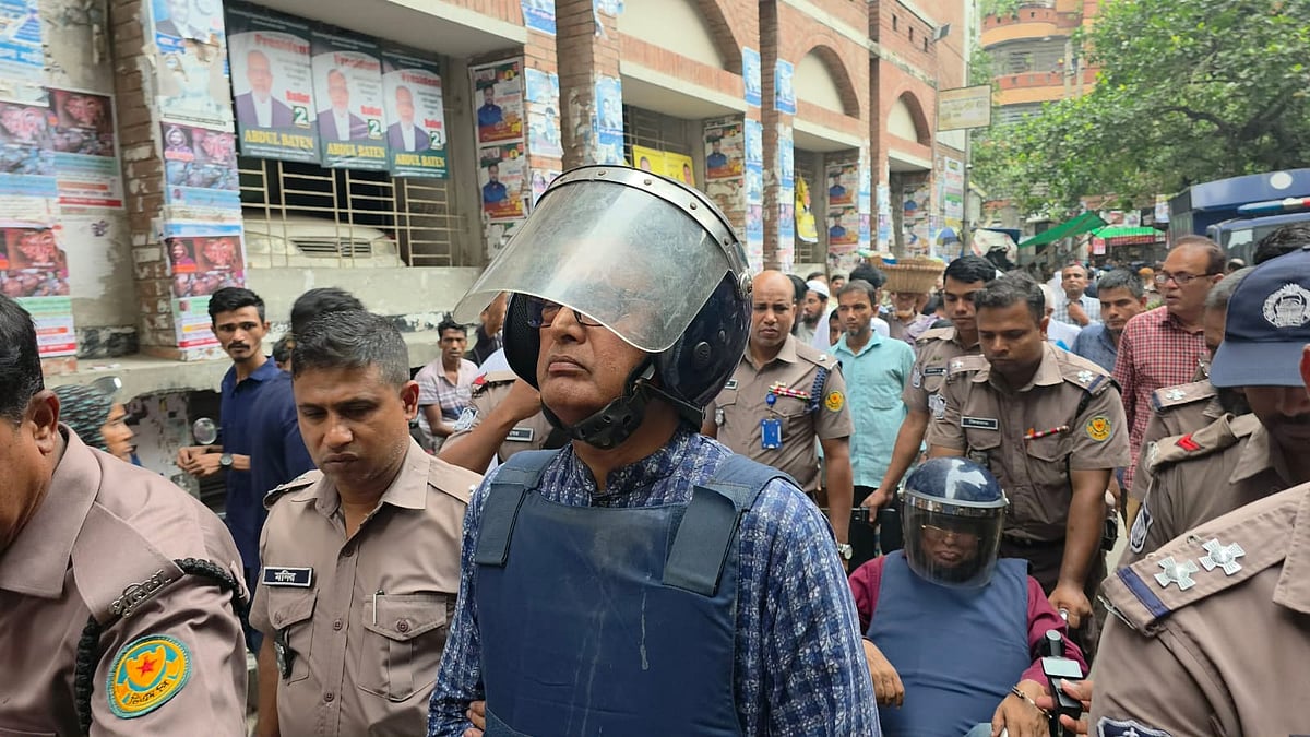 আদালতে নেওয়া হচ্ছে নবী নেওয়াজকে। ২৯ জুন