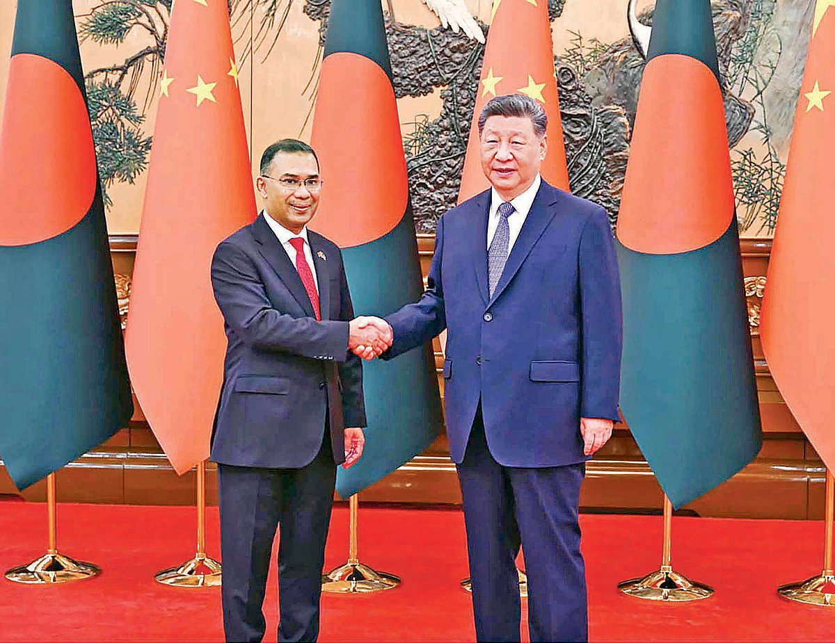 চীনের প্রেসিডেন্ট সি চিন পিংয়ের সঙ্গে বৈঠক করেন প্রধানমন্ত্রী তারেক রহমান। শুক্রবার চীনের বেইজিংয়ে গ্রেট হল অব দ্য পিপলে