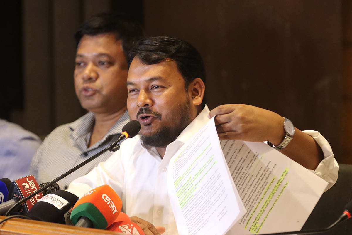 রাজশাহী সিটি করপোরেশনের বাজেট ঘোষণা করেন প্রশাসক মাহফুজুর রহমান। আজ মঙ্গলবার বিকেলে নগর ভবনের সিটি হল কক্ষে