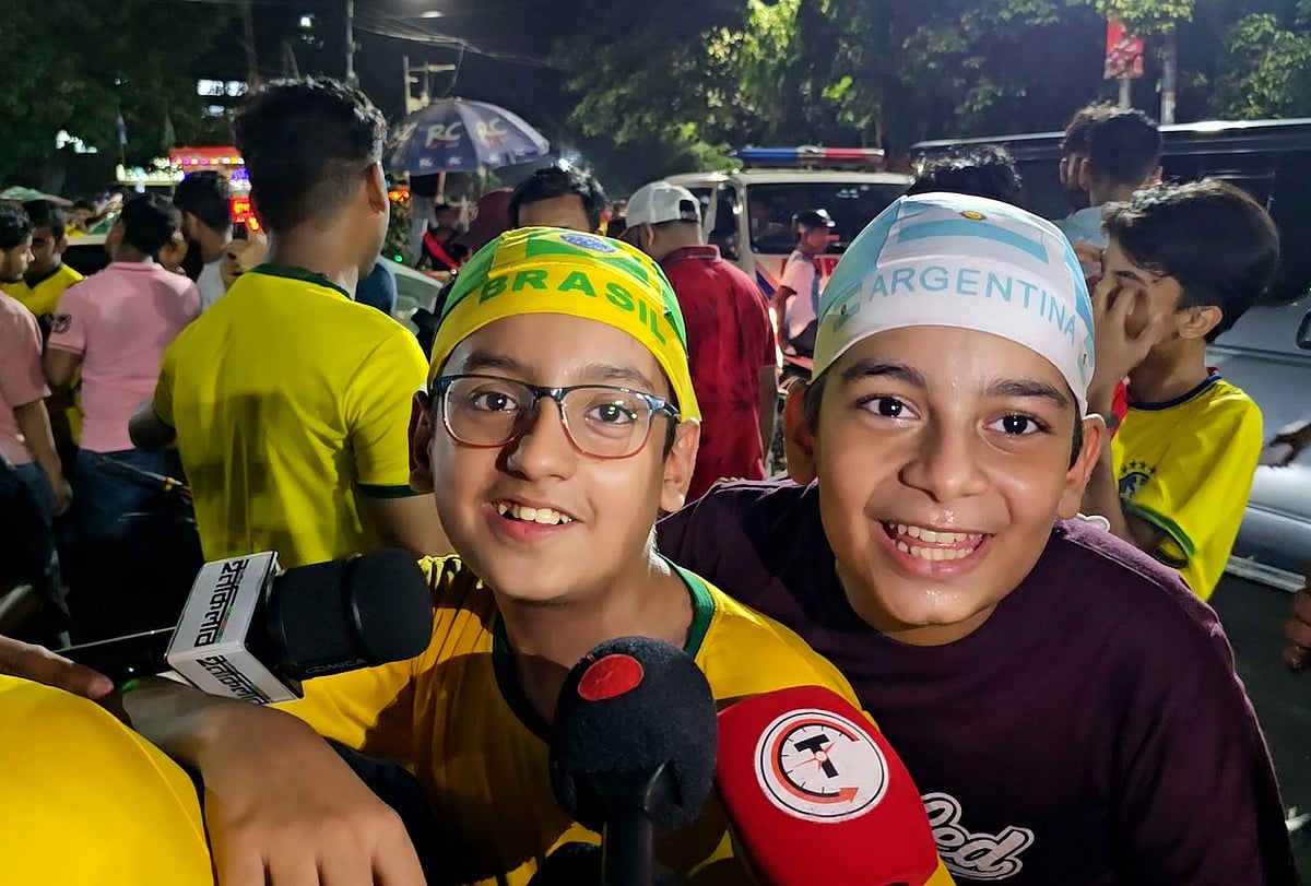 ‘আমরা নামতাছি মাঠে, এখনো নামি নাই পুরাপুরি!’ টিএসসিতে ব্রাজিলের খুদে সমর্থক