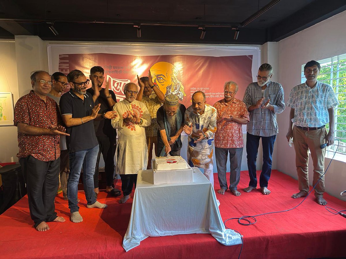 সিলেটে শিল্পী হ্যারল্ড রশীদের জন্মদিন উপলক্ষে কেক কাটা হয়। মঙ্গলবার বিকেলে নগরের টিবিগেট এলাকায়