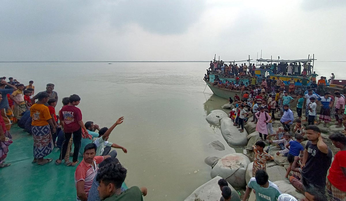 পদ্মা নদী থেকে দুই স্কুলছাত্রের লাশ উদ্ধার, মহানন্দায় একজন নিখোঁজ