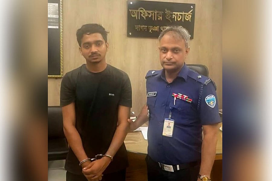 গ্রেপ্তার মোসলেহ উদ্দিন ওরফে জনি। গতকাল রাতে তোলা