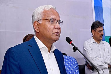 সমাজকল্যাণ মন্ত্রী আবু জাফর মো. জাহিদ হোসেন আজ ঢাকায় বাংলাদেশ শিশু হাসপাতাল ও ইনস্টিটিউটে রোগী কল্যাণ সমিতির উদ্যোগে আয়োজিত সমাজকল্যাণ মন্ত্রণালয়ের আর্থিক অনুদান প্রদান অনুষ্ঠানে প্রধান অতিথির বক্তৃতা করেন