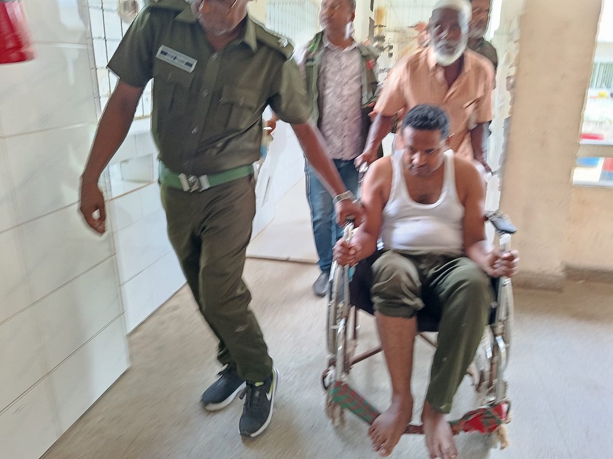 গাজীপুরের শ্রীপুরে বনভূমি উদ্ধার অভিযানে গিয়ে হামলার শিকার হয়েছেন বন বিভাগের কর্মকর্তা-কর্মচারীরা। হামলায় আহতদের শ্রীপুর উপজেলা স্বাস্থ্য কমপ্লেক্সে নেওয়া হয়