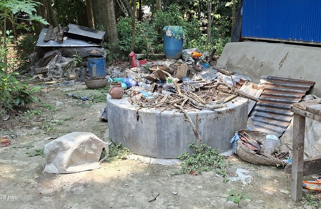 বরগুনা সদর উপজেলার নলটোনা ইউনিয়নের সোনা তলা গ্রামে এভাবে শুধুমাত্র প্ল্যাটফর্ম নির্মাণ করে বাকি কাজ না করেই বিল তুলে নিয়েছেন ঠিকাদার