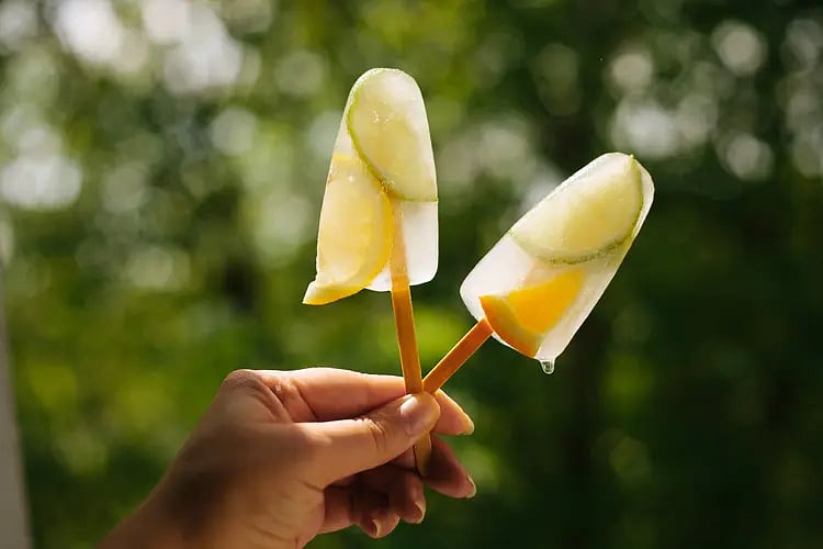প্রচণ্ড গরমে সুস্থ থাকতে কী খাব, কী খাব না