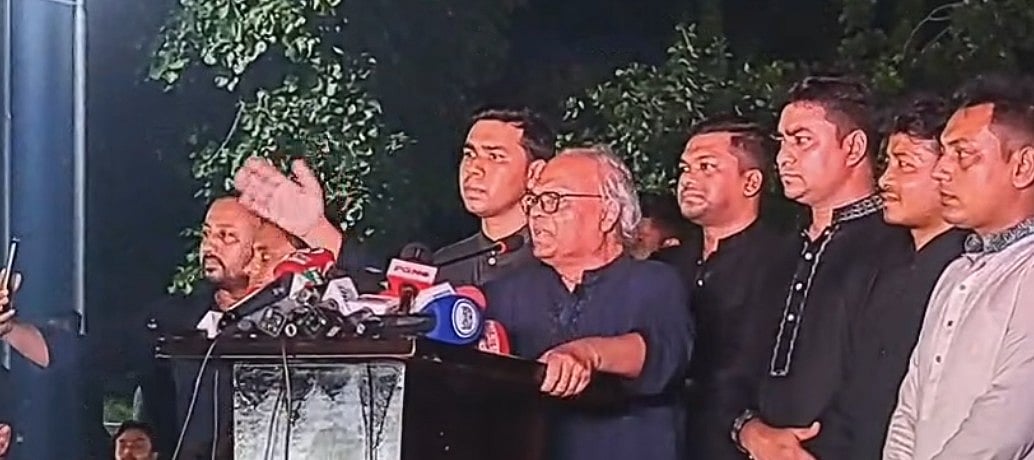জুলাই গণ–অভ্যুত্থানের দ্বিতীয় বর্ষপূর্তি উপলক্ষে শহীদদের স্মরণে ১ জুলাইয়ের প্রথম প্রহরে শহীদ মিনারে ছাত্রদলের আয়োজিত অনুষ্ঠানে বক্তব্য দেন রুহুল কবির রিজভী