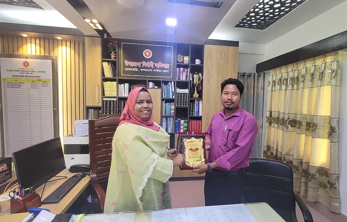 উপজেলা শ্রেষ্ঠ প্রধান শিক্ষকের সম্মাননা পেলেন প্রধান শিক্ষক লাপ্রাদ ত্রিপুরা
