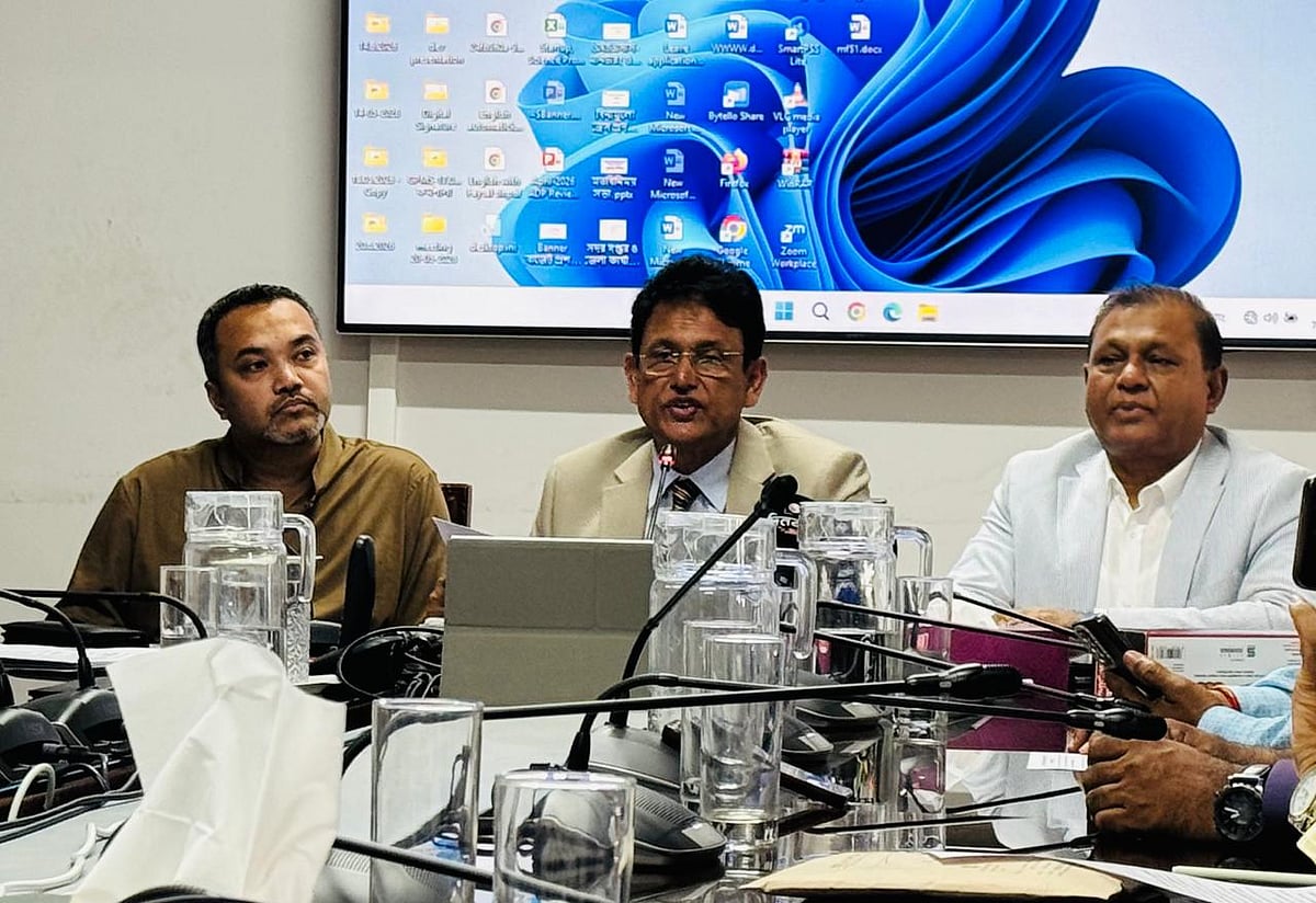 ২০২৮ সাল থেকে নতুন শিক্ষাক্রম চালু হওয়ার খবর জানালেন শিক্ষামন্ত্রী আ ন ম এহছানুল হক মিলন। আজ বুধবার সচিবালয়ে এইচএসসি ও সমমানের পরীক্ষাসংক্রান্ত তথ্য ও প্রস্তুতিবিষয়ক সংবাদ সম্মেলনে