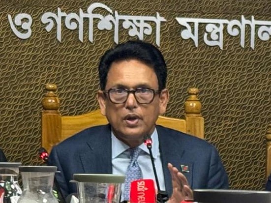সচিবালয়ে প্রাথমিক ও গণশিক্ষা মন্ত্রণালয় আয়োজিত এক সংবাদ সম্মেলনে সাংবাদিকদের সঙ্গে কথা বলেন শিক্ষামন্ত্রী আ ন ম এহছানুল হক মিলন