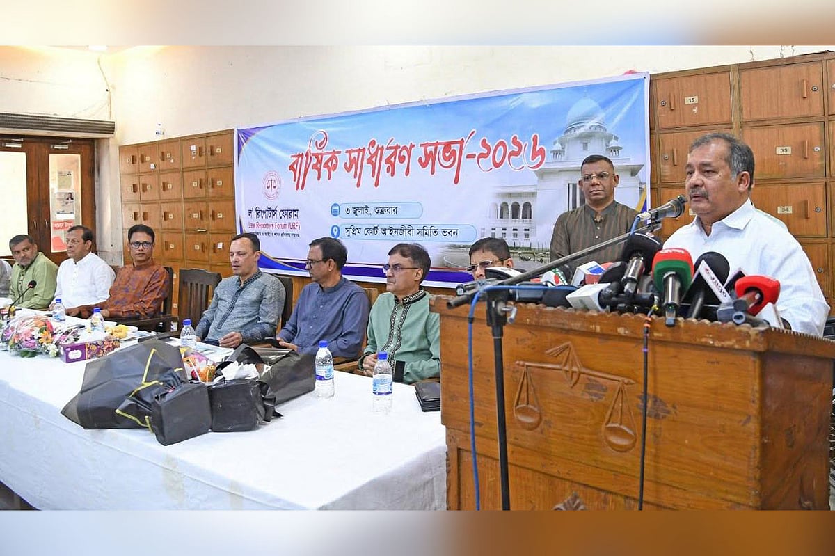 ল’ রিপোর্টার্স ফোরামের রজতজয়ন্তী অনুষ্ঠানে বক্তব্য দেন তথ্য ও সম্প্রচারমন্ত্রী জহির উদ্দিন স্বপন। শুক্রবার সুপ্রিমকোর্ট আইনজীবী সমিতি ভবনে