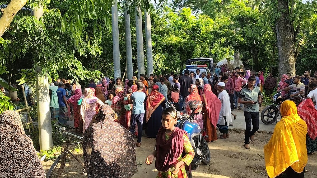 নড়াইলে ফুটবল খেলাকে কেন্দ্র করে একজনকে কুপিয়ে ও পিটিয়ে হত্যার অভিযোগ
