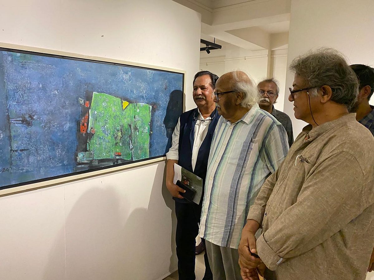 আজাদের চিত্রকলা যেন রঙের কবিতা