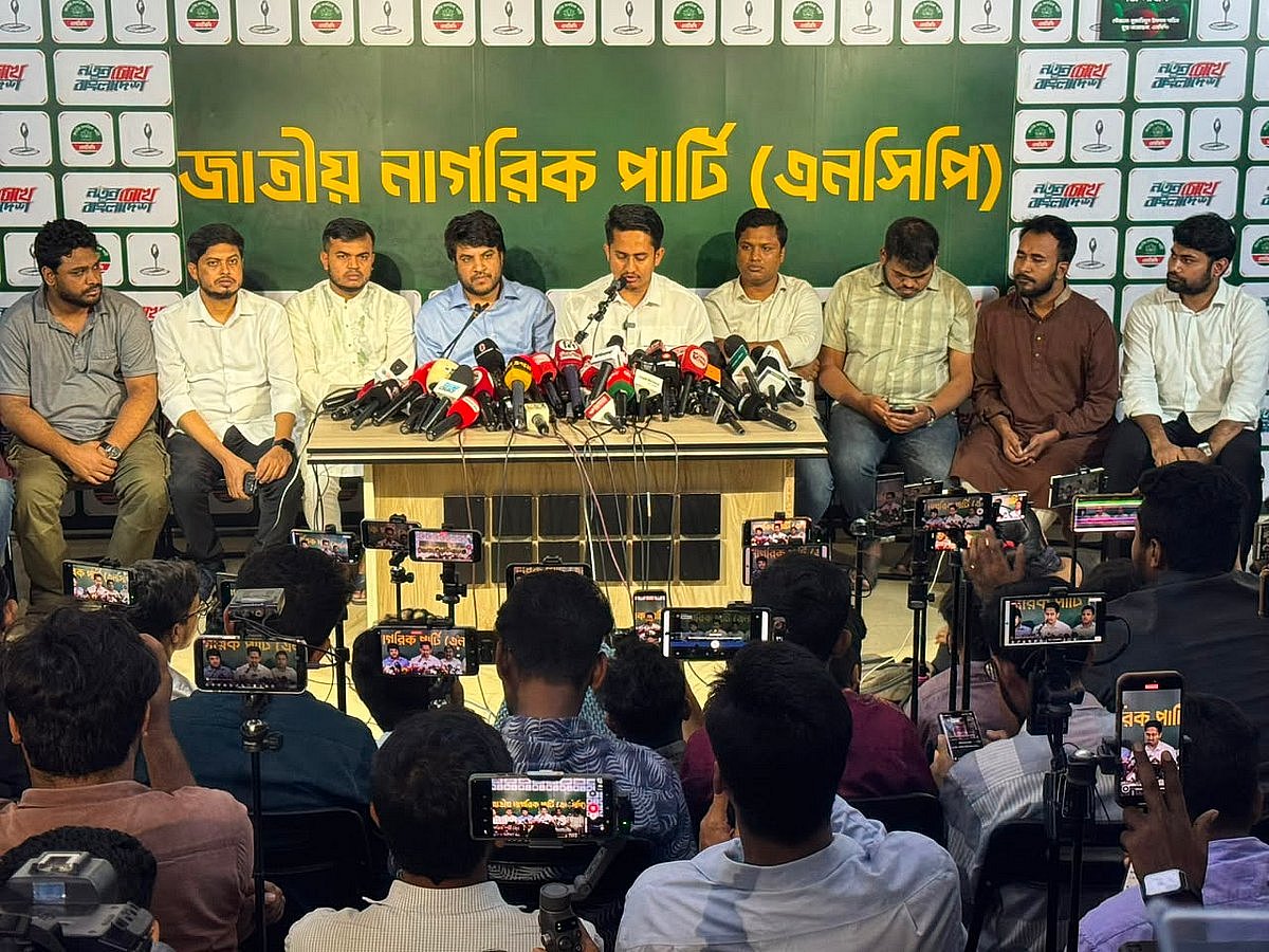 জাতীয় নাগরিক পার্টির (এনসিপি) উত্তরাঞ্চলের মুখ্য সংগঠক সারজিস আলম গতকাল শনিবার রাজধানীর বাংলামোটরে দলের কেন্দ্রীয় কার্যালয়ে সংবাদ সম্মেলন করে ‘জুলাই পদযাত্রা’ কর্মসূচির বিস্তারিত ঘোষণা করেন