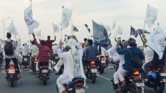 মাদারীপুরে কালেমা খচিত পতাকা নিয়ে মোটরসাইকেল র্যালি