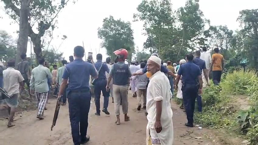 দুই গ্রামের লোকজনের মধ্যে সংঘর্ষের ঘটনা ঘটে। সোমবার বিকেলে ব্রাহ্মণবাড়িয়ার কসবা উপজেলার মূলগ্রাম ইউনিয়নের শ্যামবাড়ি গ্রামে