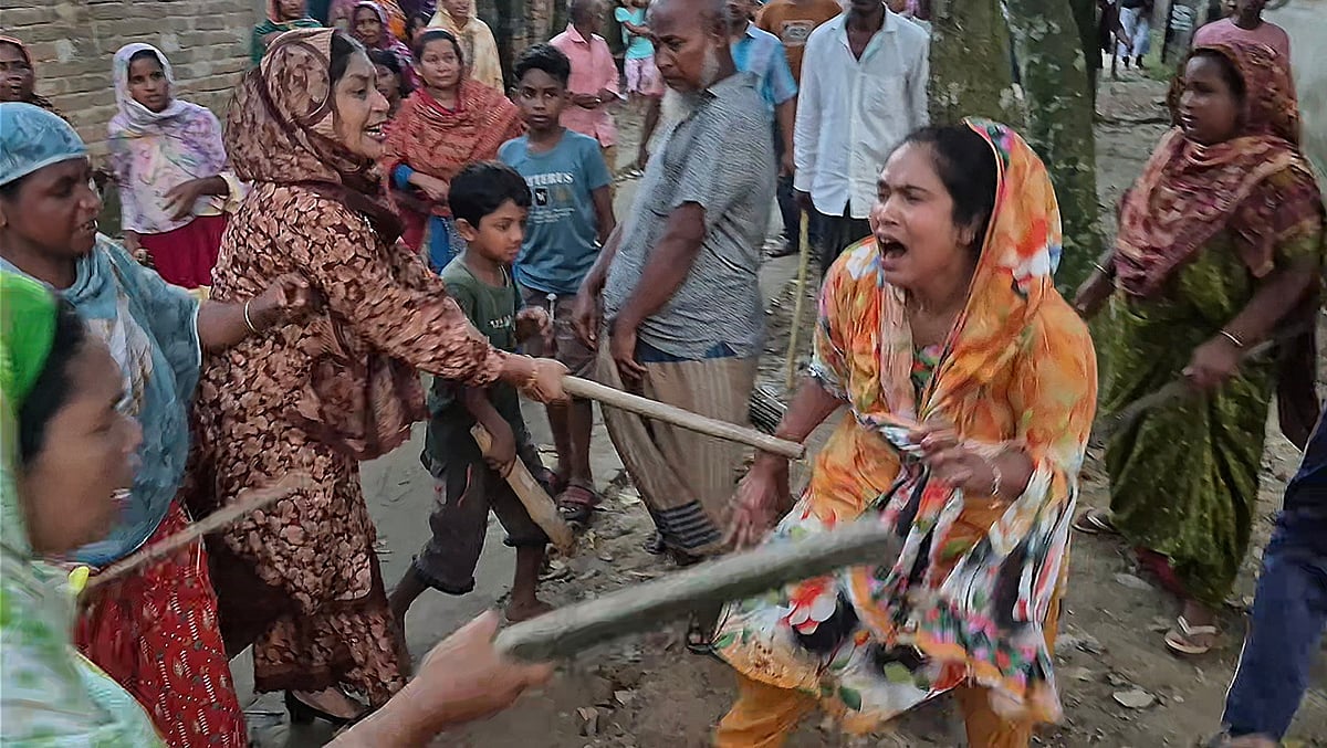 দিনাজপুরে ‘মাদকবিরোধী আন্দোলনের’ নামে পিটুনি ও লুটপাটের অভিযোগ